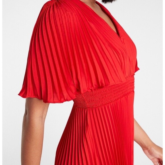 Women’s Express Pleated Smocked Waist Midi Dress V-neck XS (Red) NWT - Picture 7 of 7